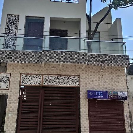 Ira Homestay Mathura - Divine Spiritual Stay Bagian luar foto