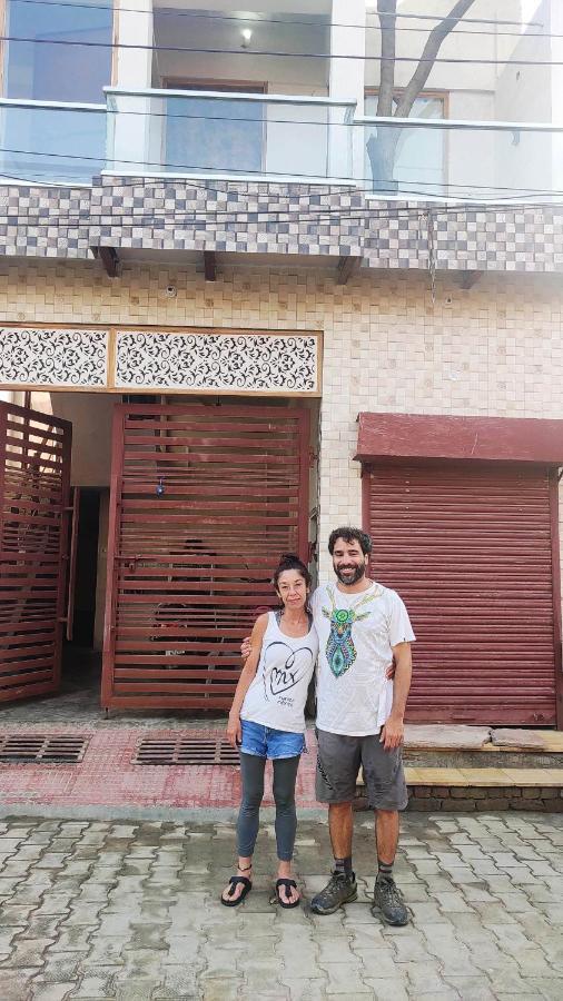 Ira Homestay Mathura - Divine Spiritual Stay Bagian luar foto