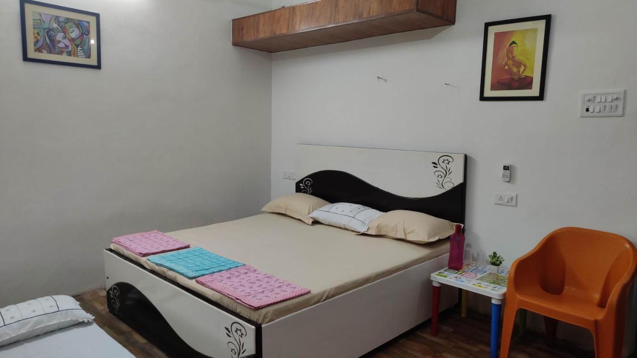 Ira Homestay Mathura - Divine Spiritual Stay Bagian luar foto