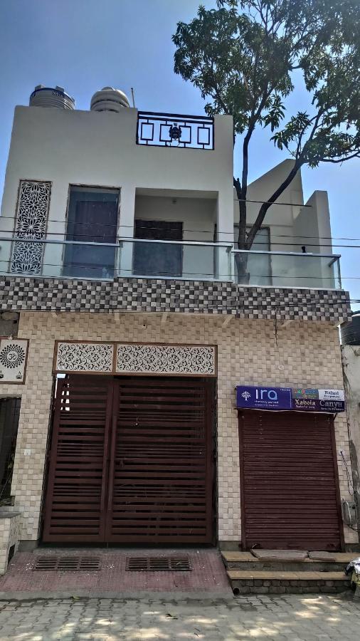 Ira Homestay Mathura - Divine Spiritual Stay Bagian luar foto