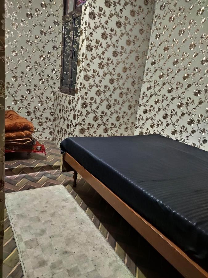 Ira Homestay Mathura - Divine Spiritual Stay Bagian luar foto