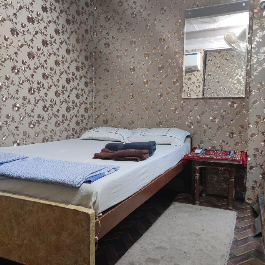 Ira Homestay Mathura - Divine Spiritual Stay Bagian luar foto