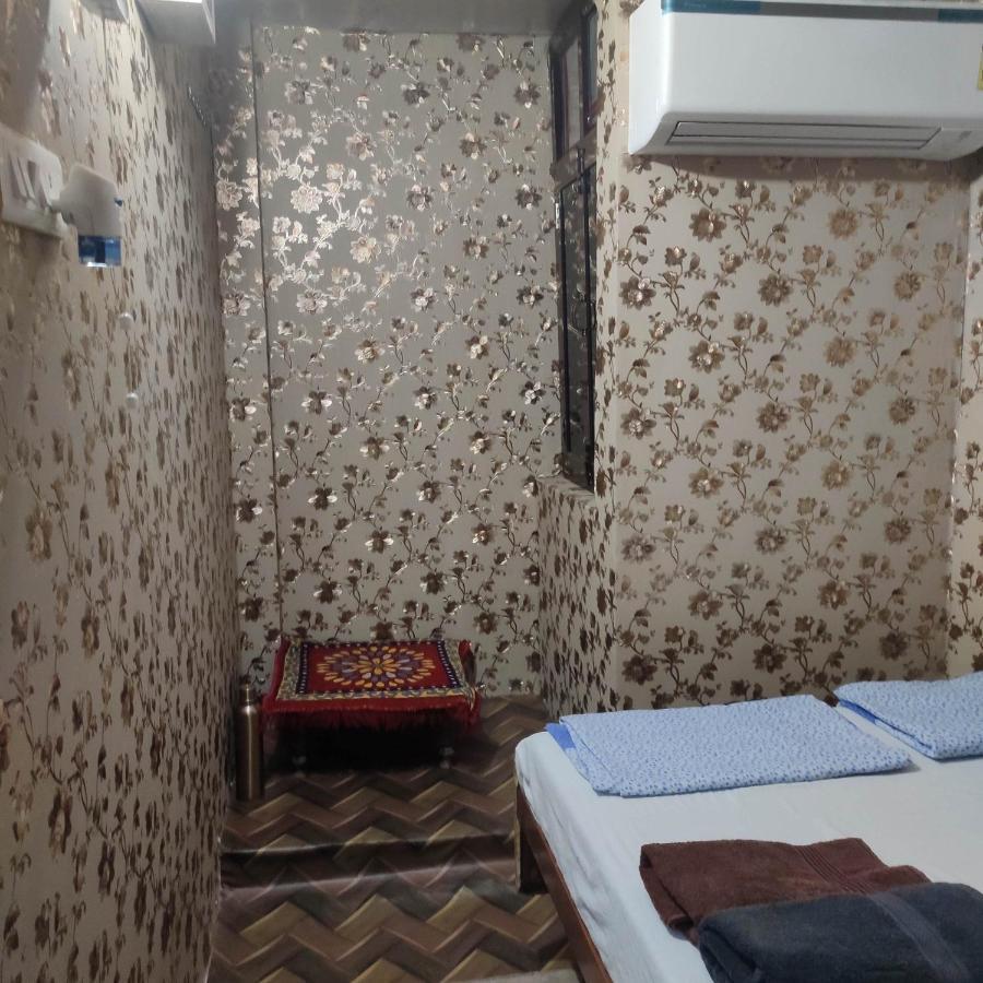 Ira Homestay Mathura - Divine Spiritual Stay Bagian luar foto