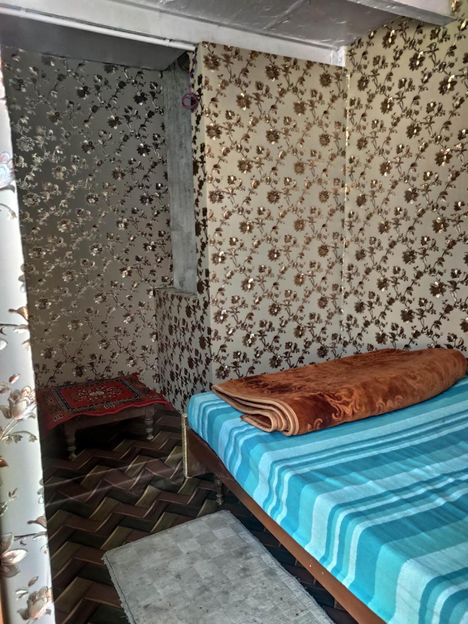 Ira Homestay Mathura - Divine Spiritual Stay Ruang foto