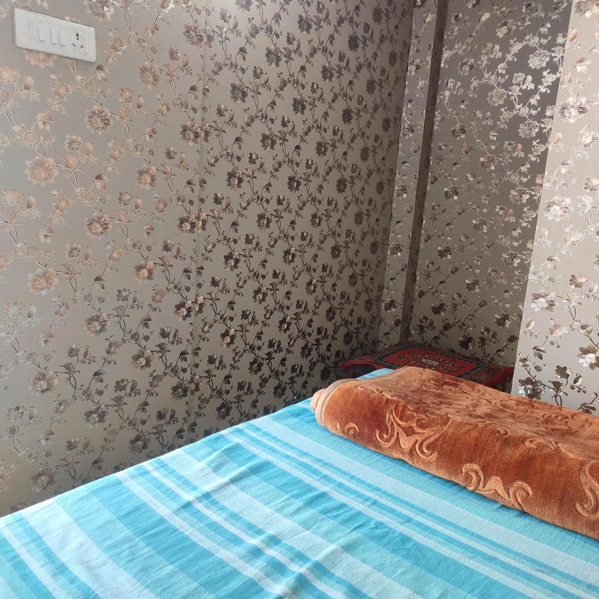 Ira Homestay Mathura - Divine Spiritual Stay Ruang foto